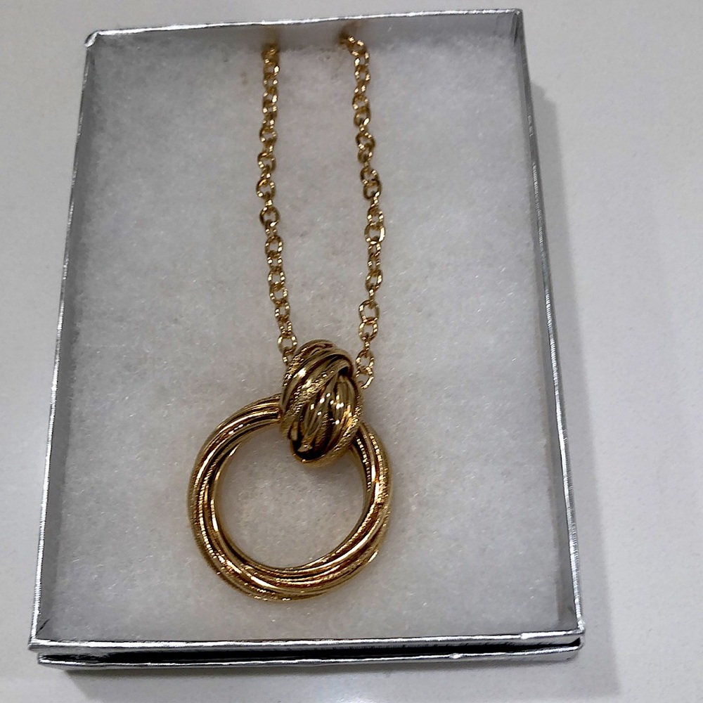 Chunky gold knot necklace